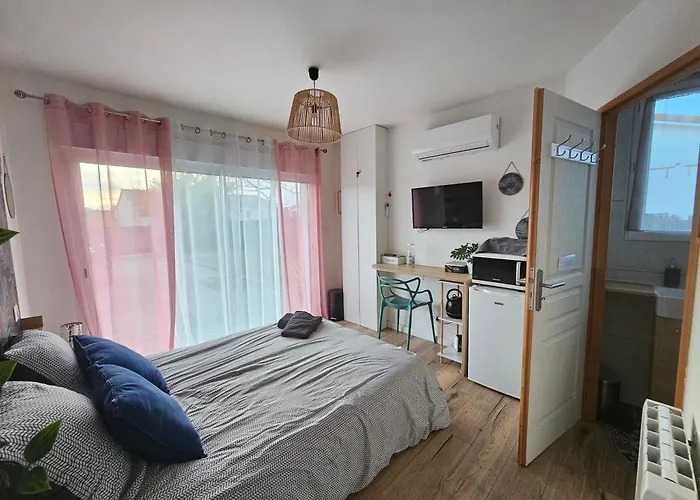 住宿加早餐酒店 Independante, Privee Climatisee Avec Parking